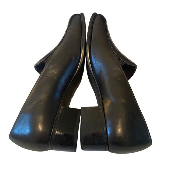 Munro Classic Black Heeled Loafers in Ladies Size 9W. - Picture 6 of 7